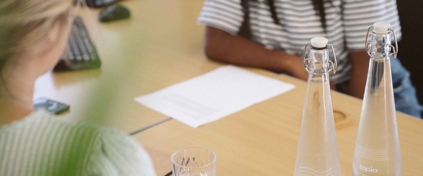 ultimate-guide-choosing-water-bottle-dispenser